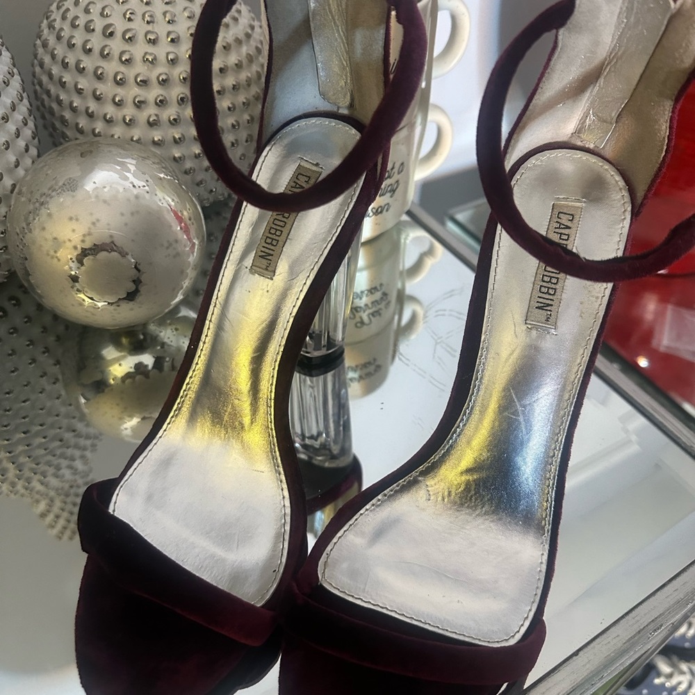 GUC burgundy heels